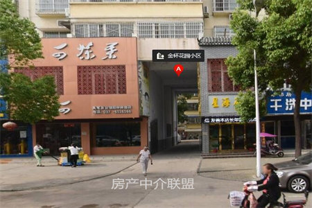 同兴家园三室两厅138平米毛坯房出售